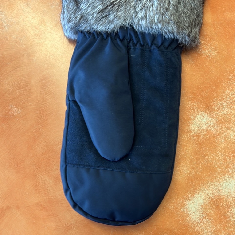 Rabbit Fur Mittens - Picture 5 of 6